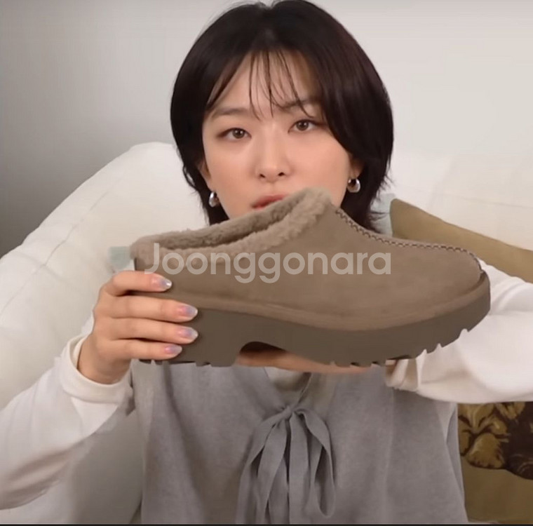 ugg 어그 라운드 토 플랫폼 클로그 240--2