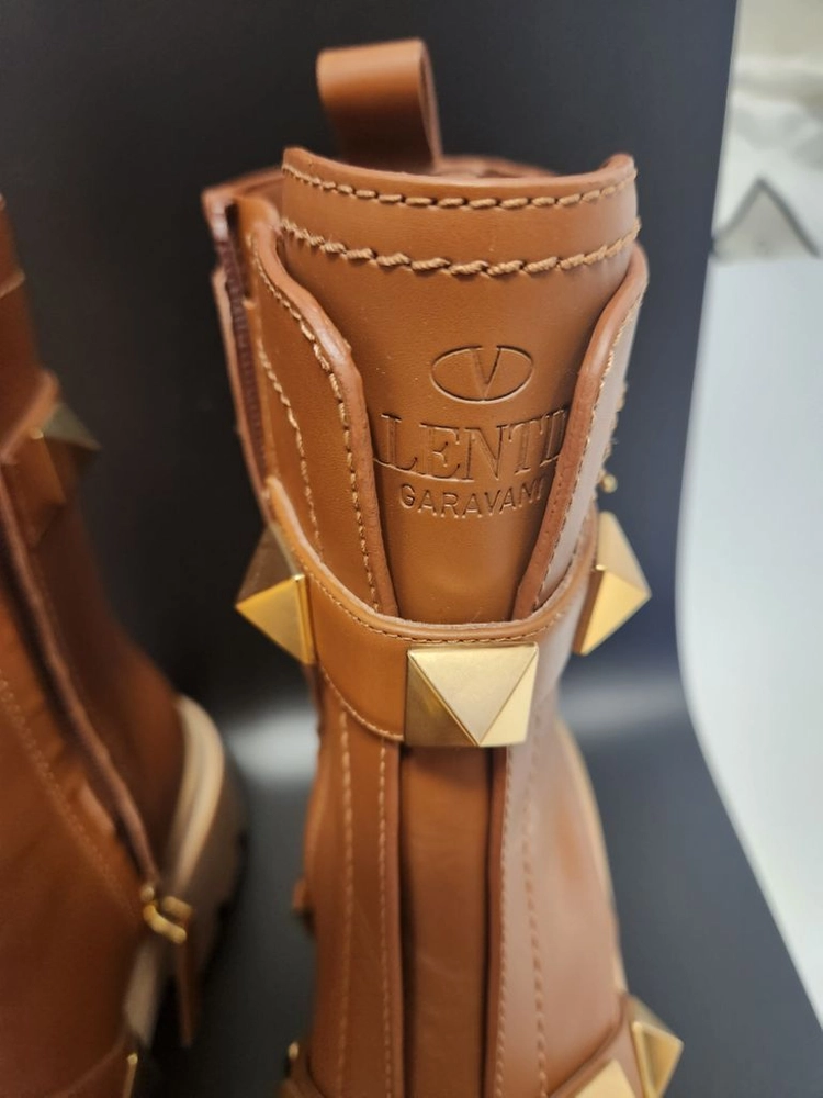 발렌티노 부츠 이미지