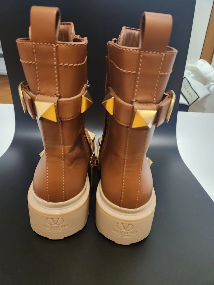 발렌티노 부츠 이미지