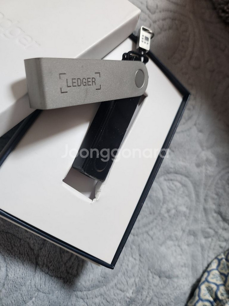 코인 하드웨어 지갑. Nano ledger x--3