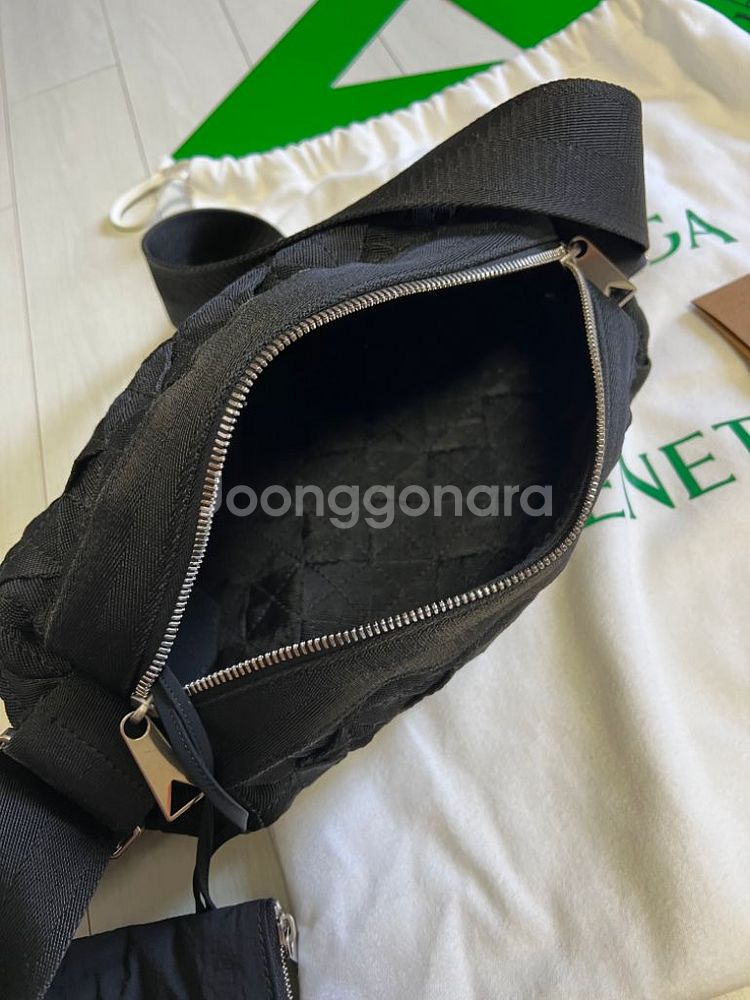 보테가베네타 정품 크로스 힙색 판매합니다--2