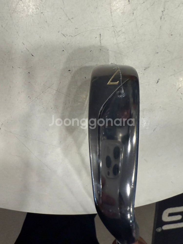 새거 마제스티 23로열 정품 여 7번 아이언 팝니다.--3