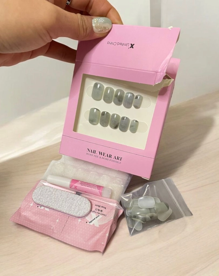 붙이는 네일팁 이미지