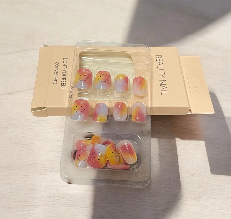 붙이는 네일팁 이미지