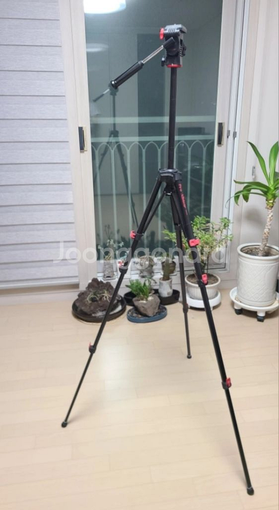 DSLR 삼각대 30000원에 팝니다.--4