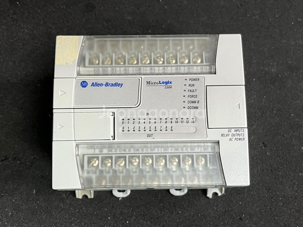 ALLEN-BRADLEY. 1762-L24BWA--3