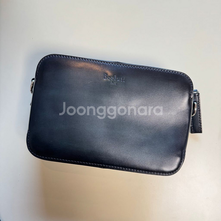 벨루티 크로스백 다크 그린 (새상품/시즌상품)--1