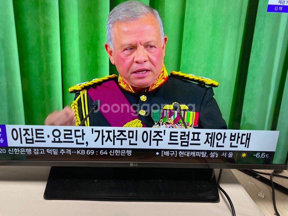 LG40인치 LED 모니터 겸 TV 20년식 15만--2