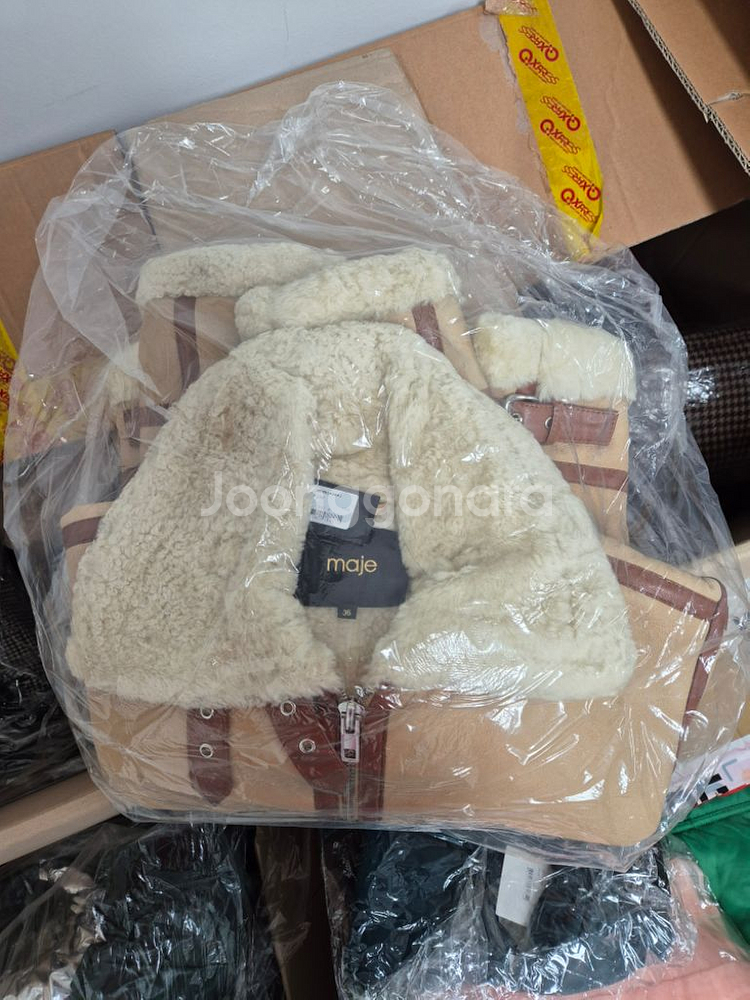 (새상품) 마쥬 하이넥 양가죽 무스탕 코트 36사이즈--5
