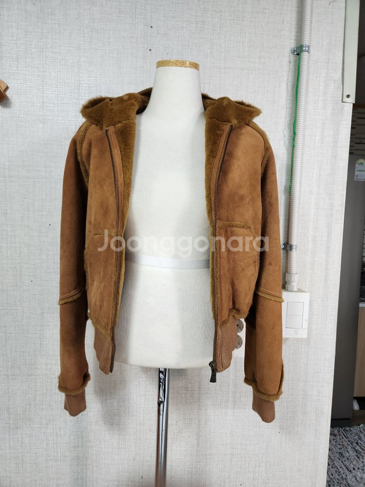 UGG 크롭무스탕자켓--1