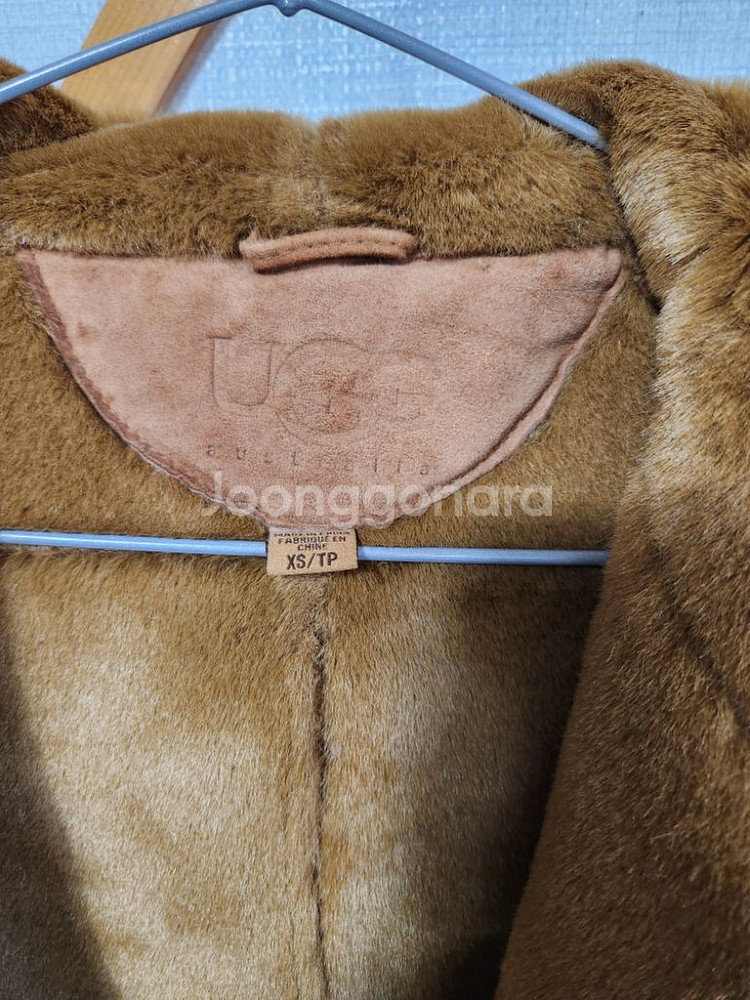 UGG 크롭무스탕자켓--3