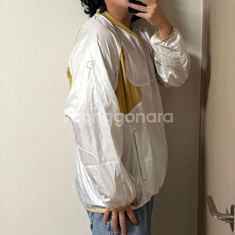 정품 나이키 올드스쿨 골드 화이트 바람막이 브이넥 웜업--1