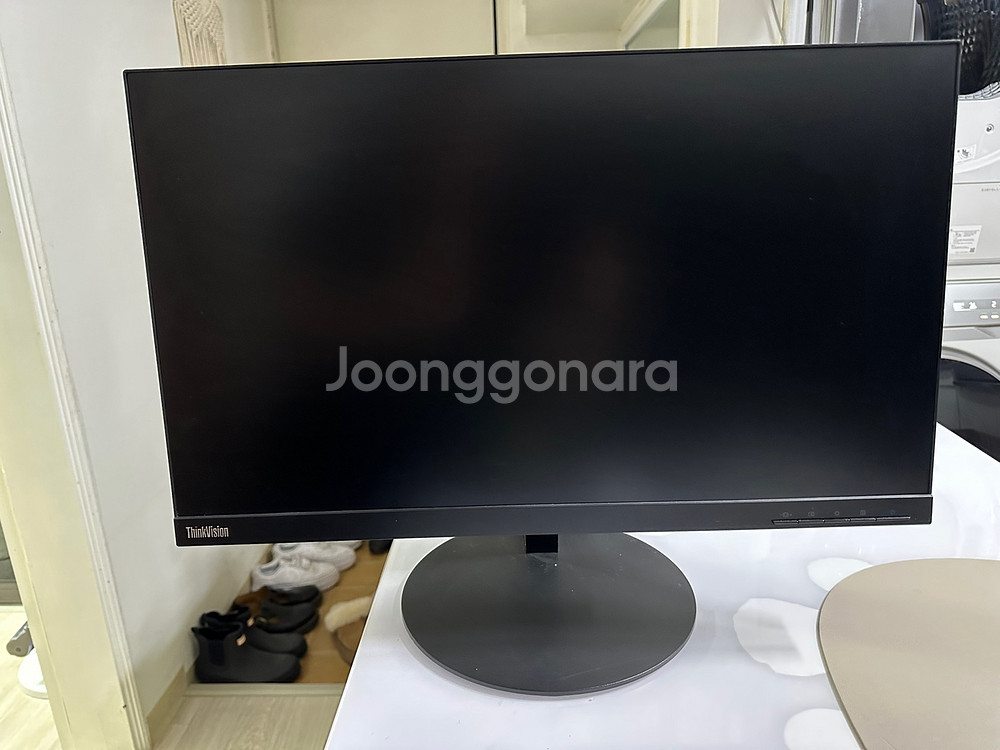 레노버 24인치 모니터 판매합니다.--1