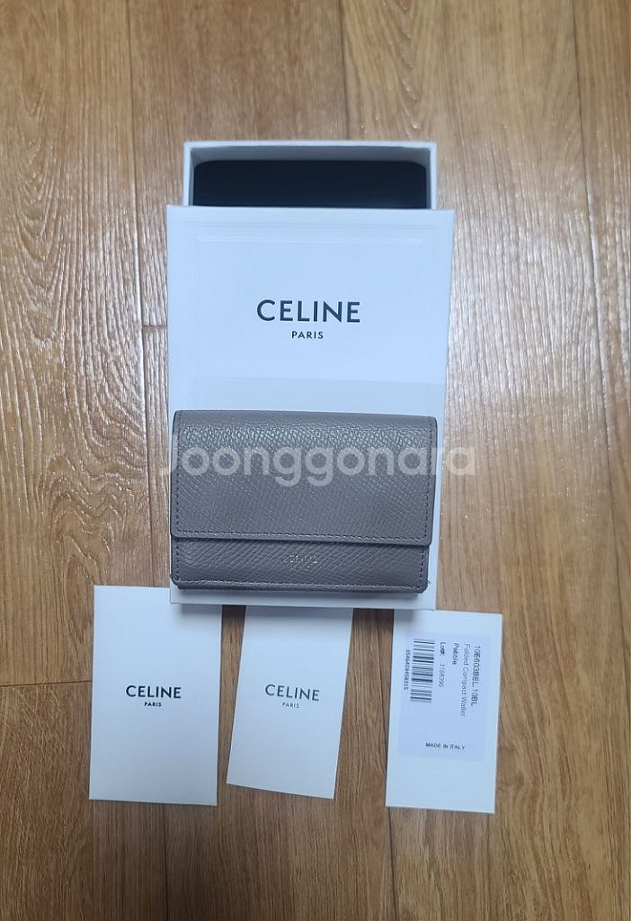셀린느 스몰 3단 지갑 그레인 카프스킨--0