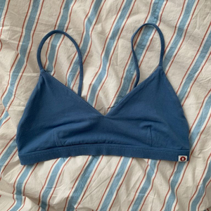 부디무드라 One-tone bra top