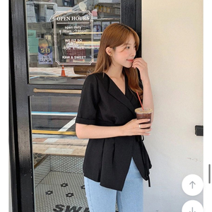 (새상품) 듀이 핀턱 반팔 랩블라우스 반소매 블랙 여름