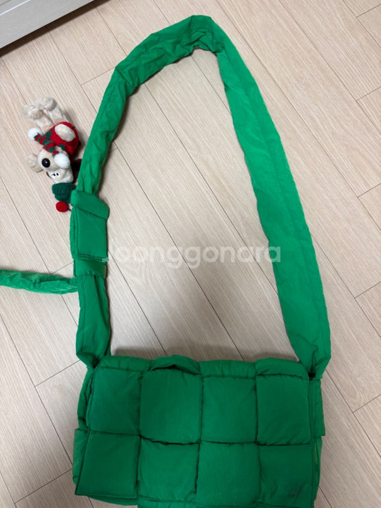 보테가베네타 패딩 카세트백--0