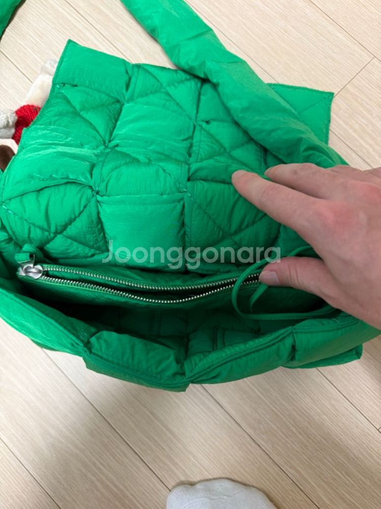 보테가베네타 패딩 카세트백--8