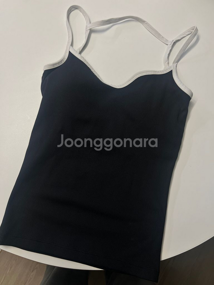 나일로라 에리카 탑--1