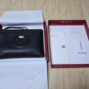 페라가모 클러치 D299 NERO 팝니다.