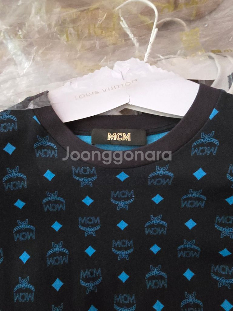 MCM 엠씨엠 카멜레온 반팔티 1회 착용--1