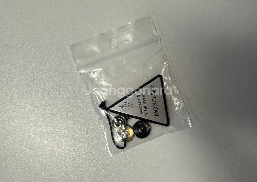 (정품)몽클레어 파브레 여성 폭스퍼 패딩 급처--3