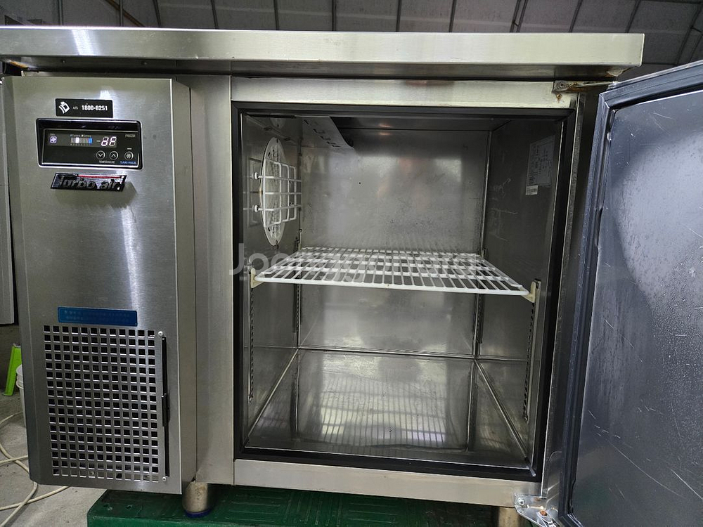 터보에어 간냉식 테이블 냉동고판매합니다--1