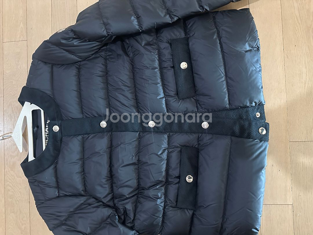 마이클 코어스 경량 패딩--3