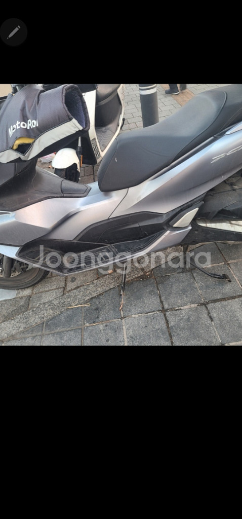 2024년등록22년식PCX1252만5천주행--1