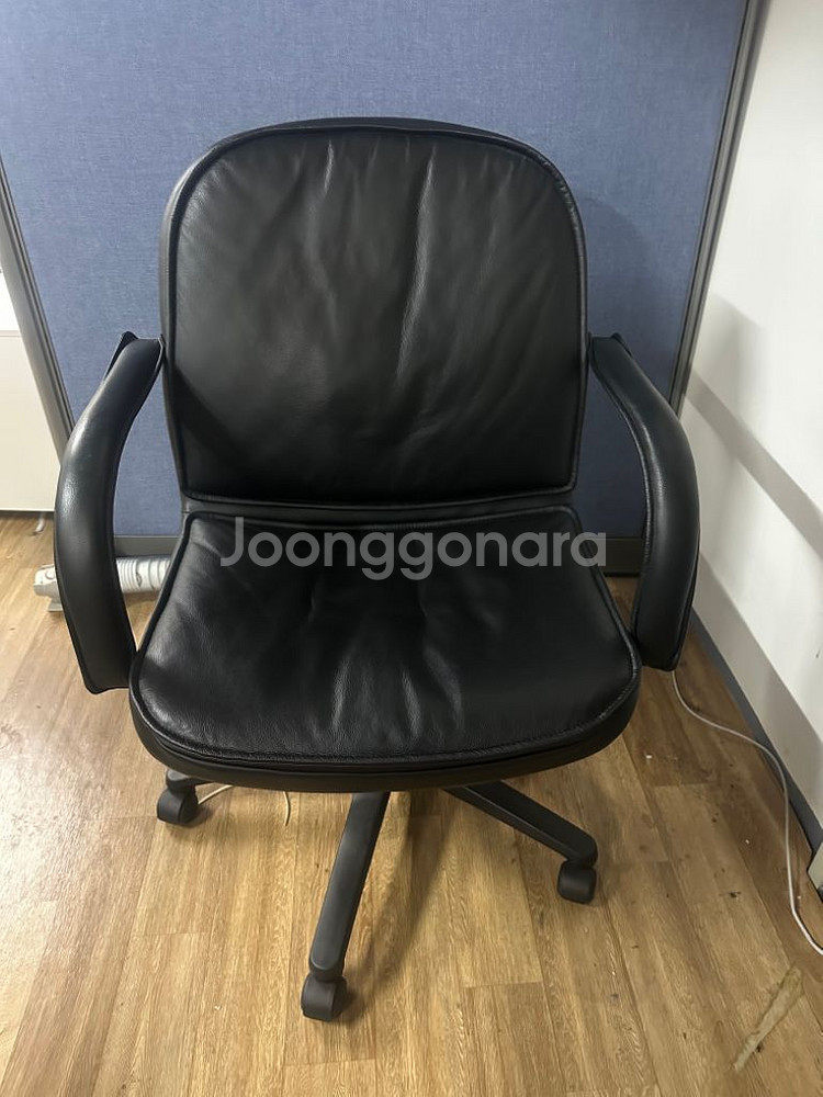 퍼시스 테이블 및 의자 판매합니다--1