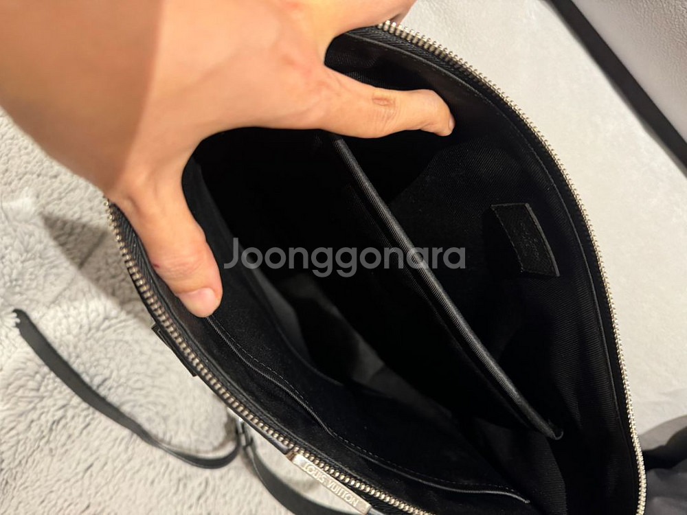 루이비통 안톤 타이가 토트백--1