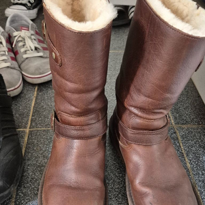 UGG