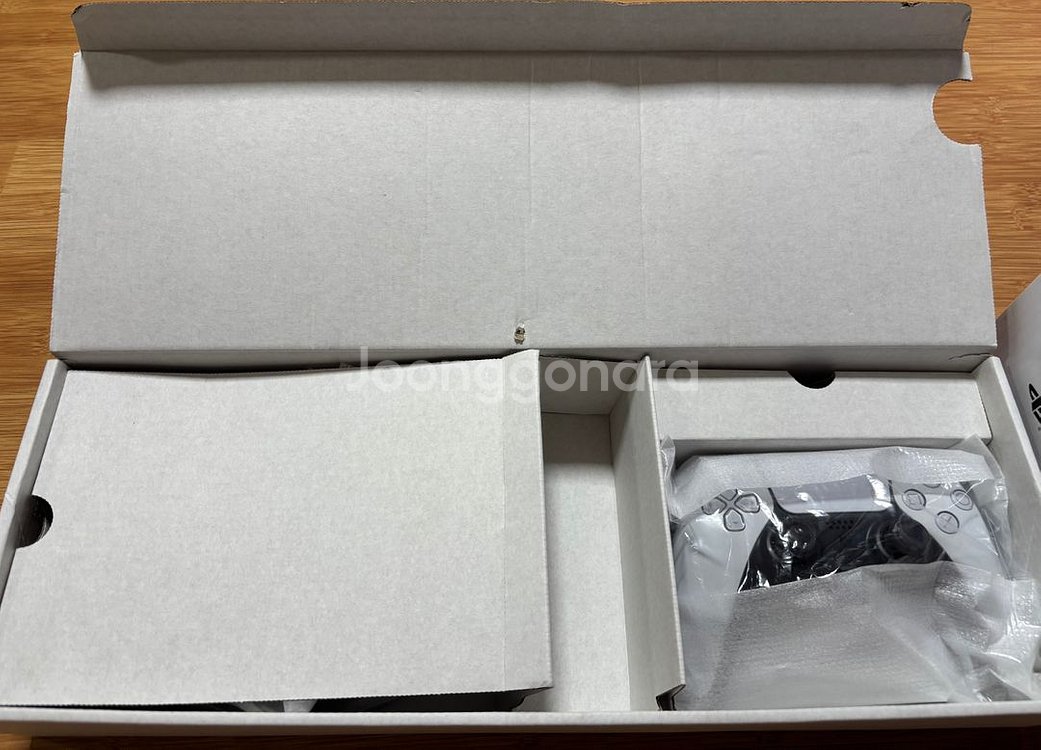 PS5 디스크버젼 풀박스 판매합니다--3