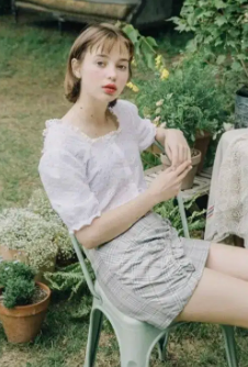 마가린핑거스 아일렛 펀칭 스퀘어넥 블라우스--0