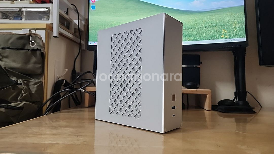 작고 조용한 초미니 컴퓨터 본체--1