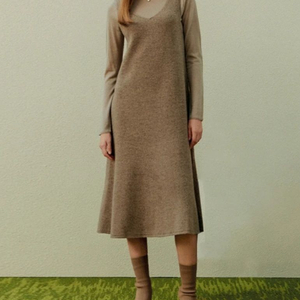 까사렐 홀가먼트 울100 니트 원피스(L) ㅡ새상품