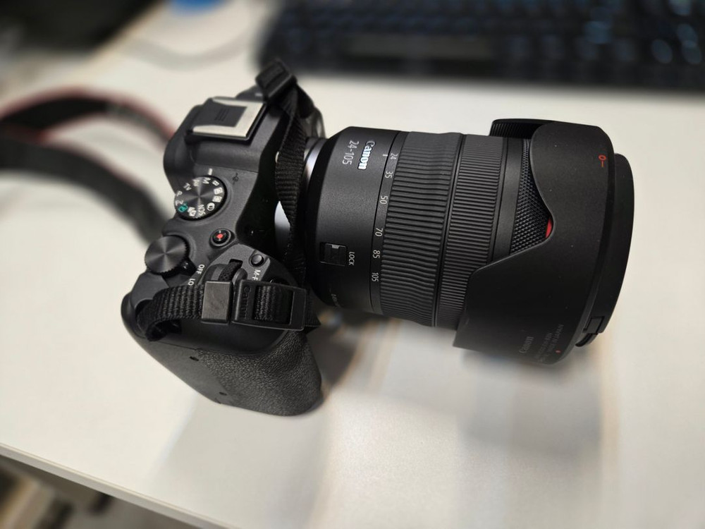 캐논 R8 과 렌즈팝니다.--3