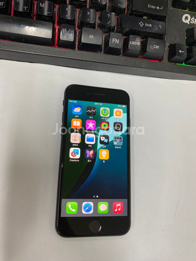 아이폰SE3 블랙 A급 128GB 무잔상 배터리93%--1