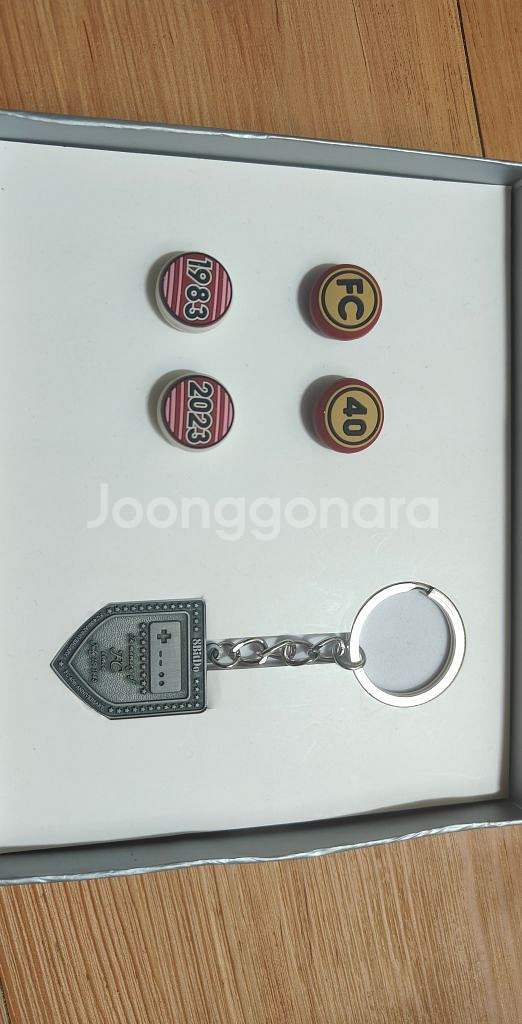 8bitdo 컨트롤러 (페미콤 40주년 에디션) 팝니다--2