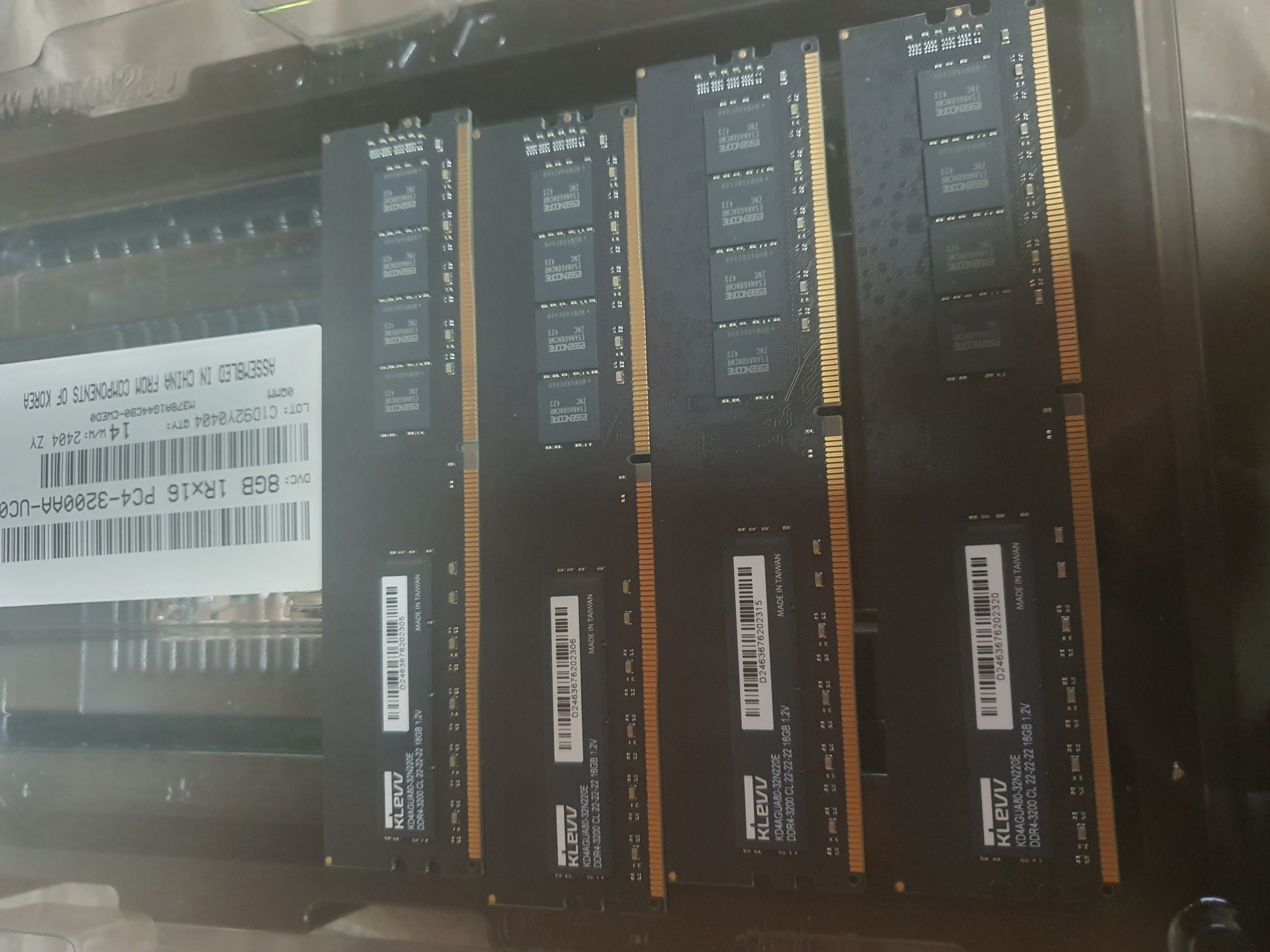 에센코어 KLEVV DDR4 3200 16g