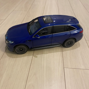 벤츠 모델카 EQC SUV AMG 라인 1:18 판매