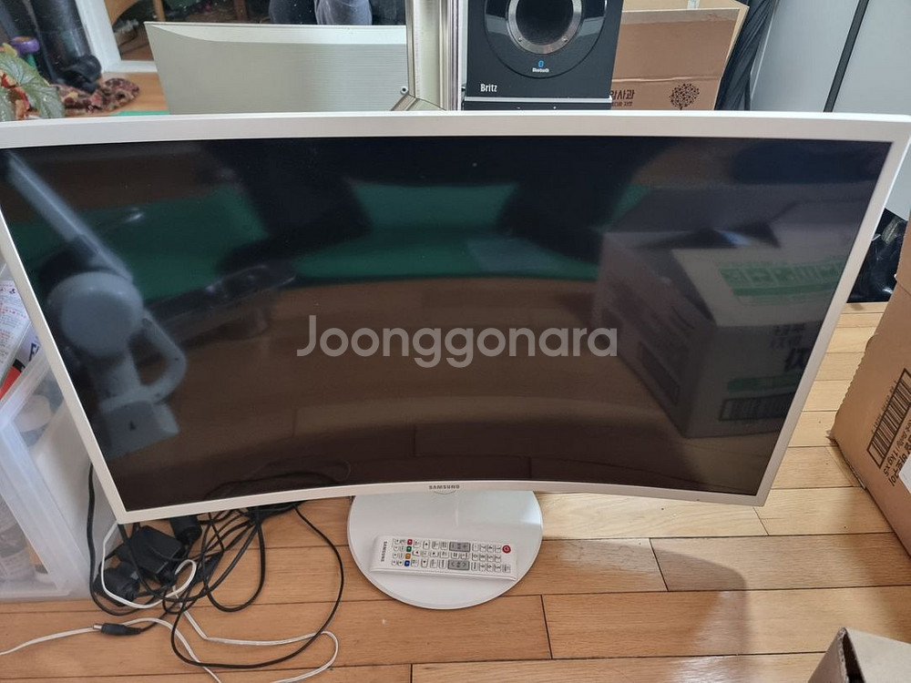삼성 32인치 커브드 모니터(PC 및 일반 영상 입력)--0
