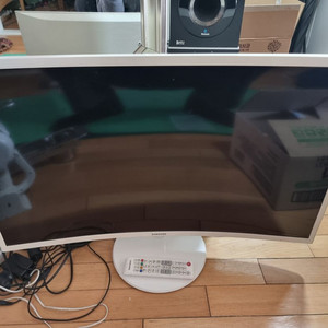 삼성 32인치 커브드 모니터(PC 및 일반 영상 입력)