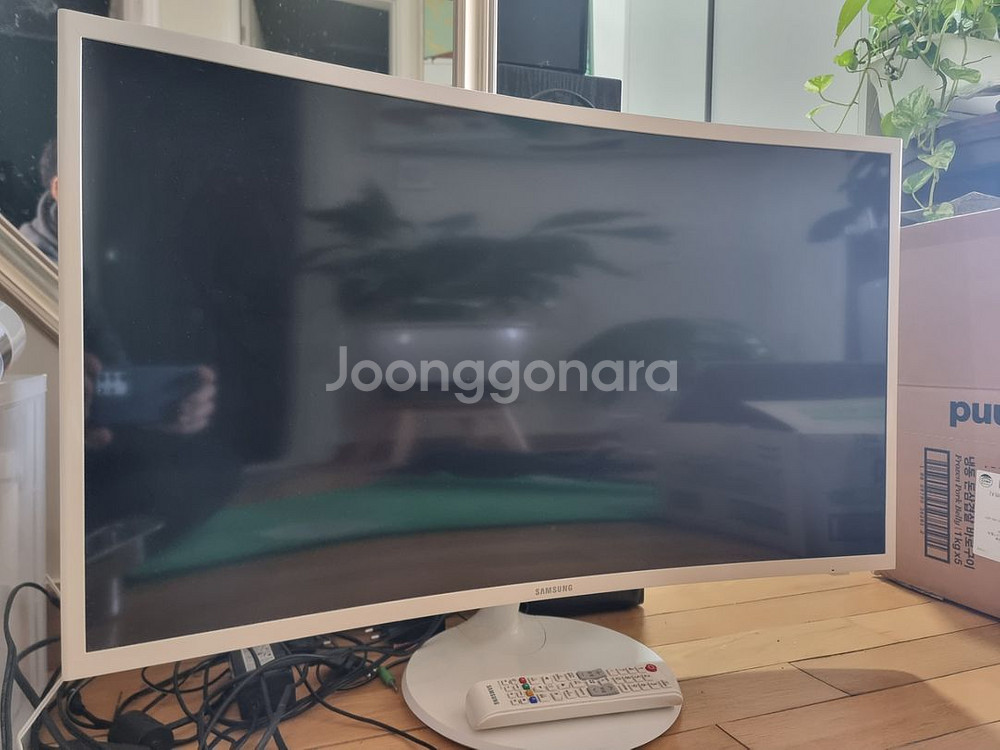 삼성 32인치 커브드 모니터(PC 및 일반 영상 입력)--1
