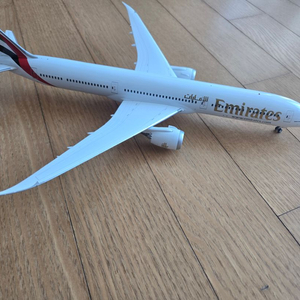 Emirates 787-10 1:200