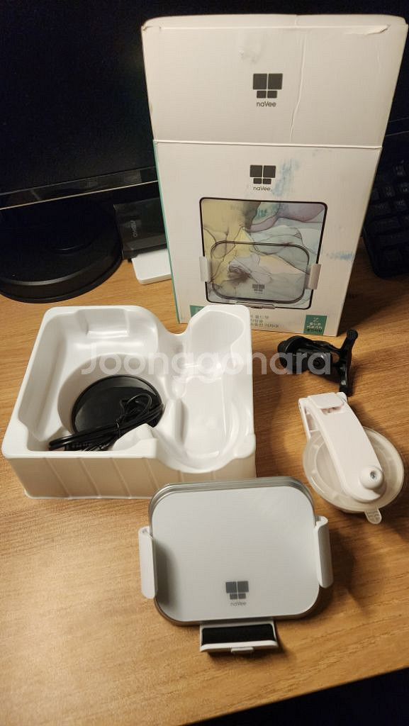 나비 갤럭시폴드 무선 충전 거치대 팝니다.거치하고 케이--1