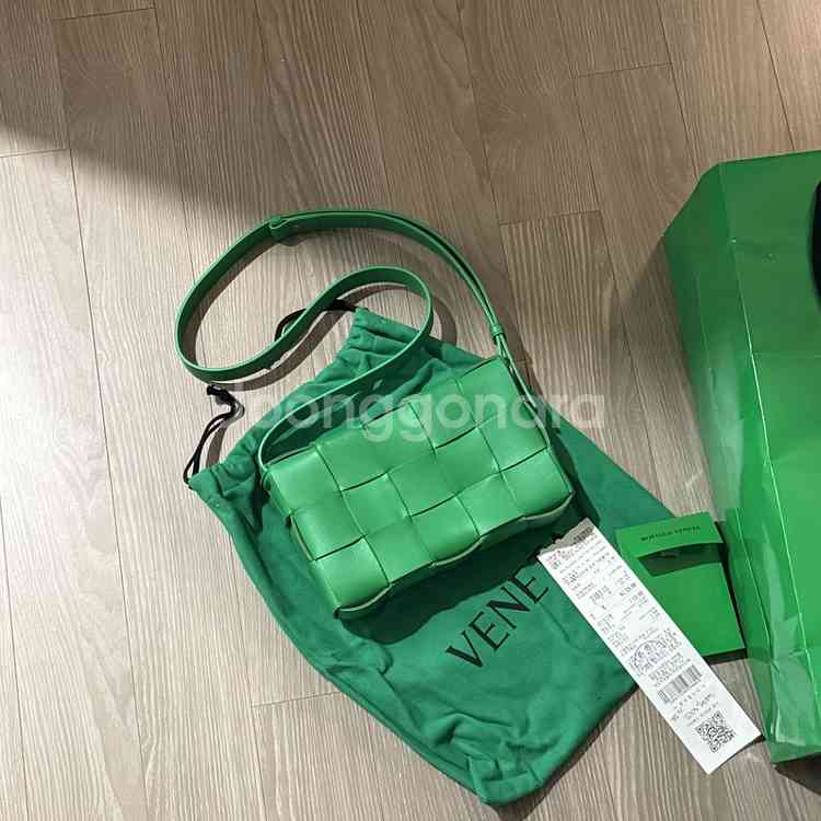 (풀구성)보테가베네타 램스킨 레더 카세트백 패러킷--4
