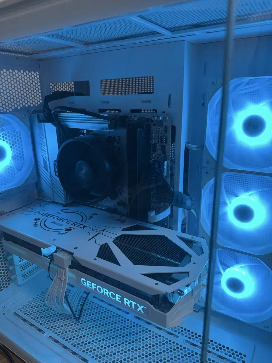 4070슈퍼 게이밍 컴퓨터(돈이급해서급처합니다)