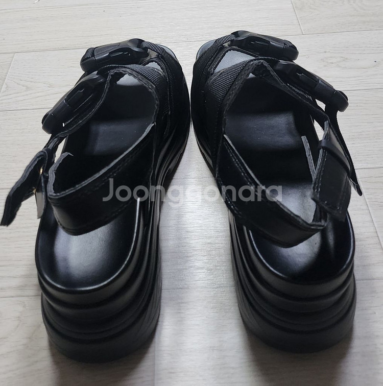 (새상품)여자 샌들 240mm--3
