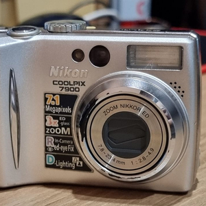 니콘 쿨픽스 7900